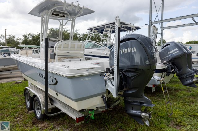 Used 2022  powered Robalo Boat for sale